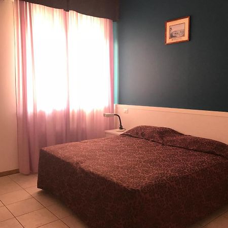 Roma Suite Apartments チェルヴィア エクステリア 写真