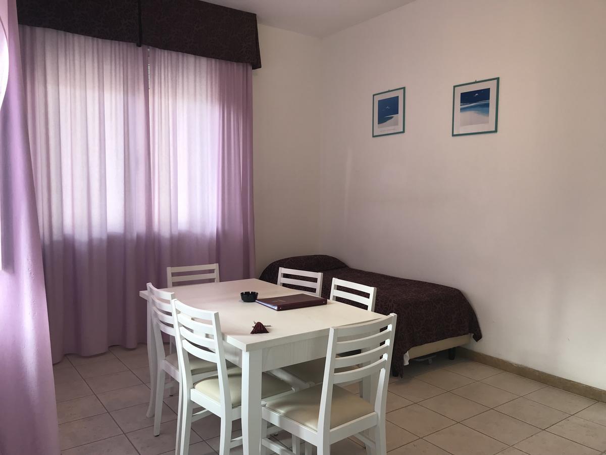 Roma Suite Apartments チェルヴィア エクステリア 写真